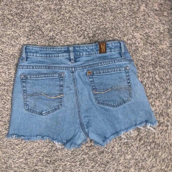 Aura Jean Shorts. - Picture 4 of 6